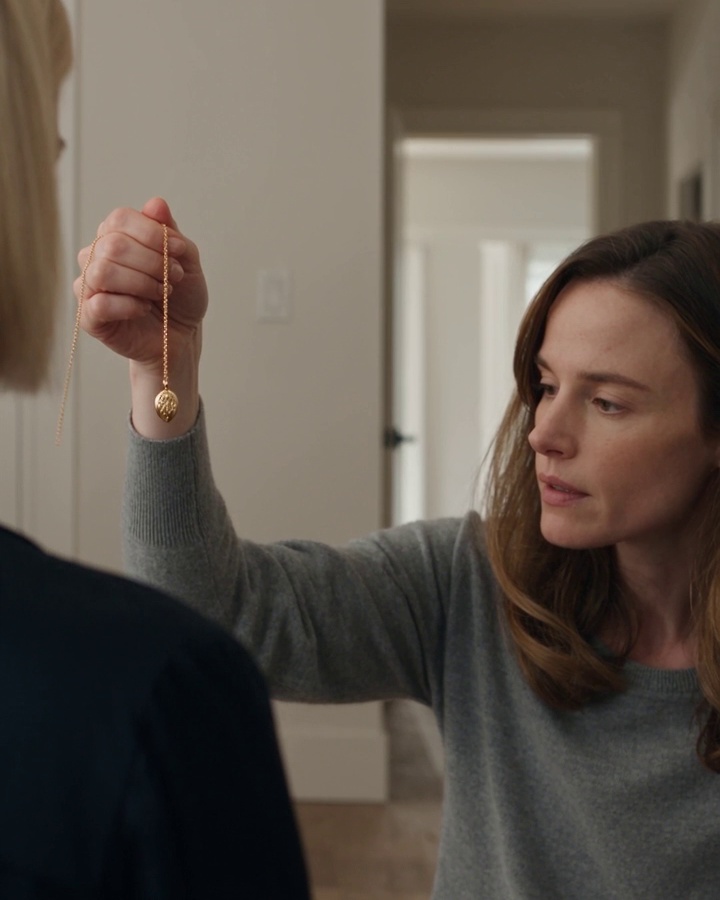 Emma Was Blamed for a Missing Heirloom — Then Sarah Saw Its Tracker Inside Aunt Nicole’s Handbag