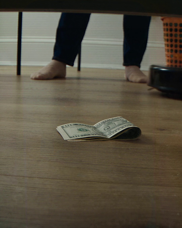 Ava Was Accused of Taking Missing Money — Then the Security Camera Showed She Had Only Picked Up Cash Someone Else Dropped