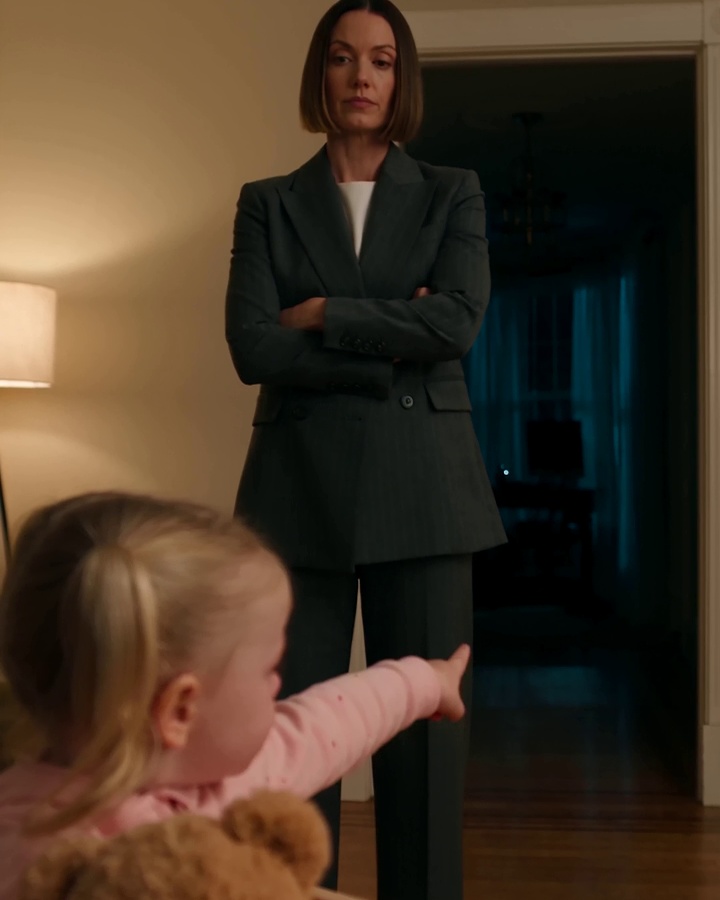 Emma Opened Her Hand and Revealed a Missing Ring — Then Michael Saw the Muddy Footprints Leading Through the House